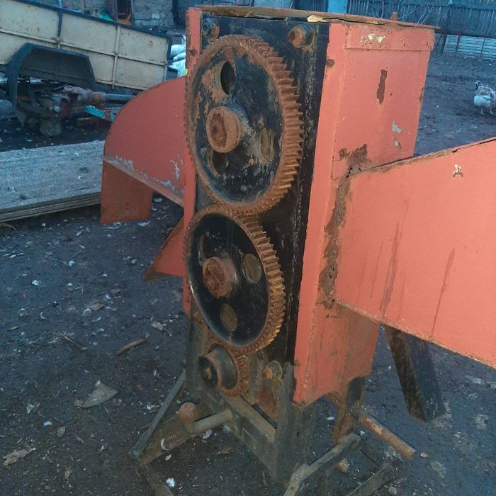 Подрібнювач гілок  до трактора