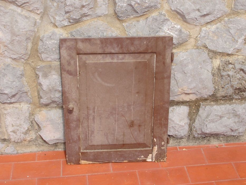 Porta de madeira castanha