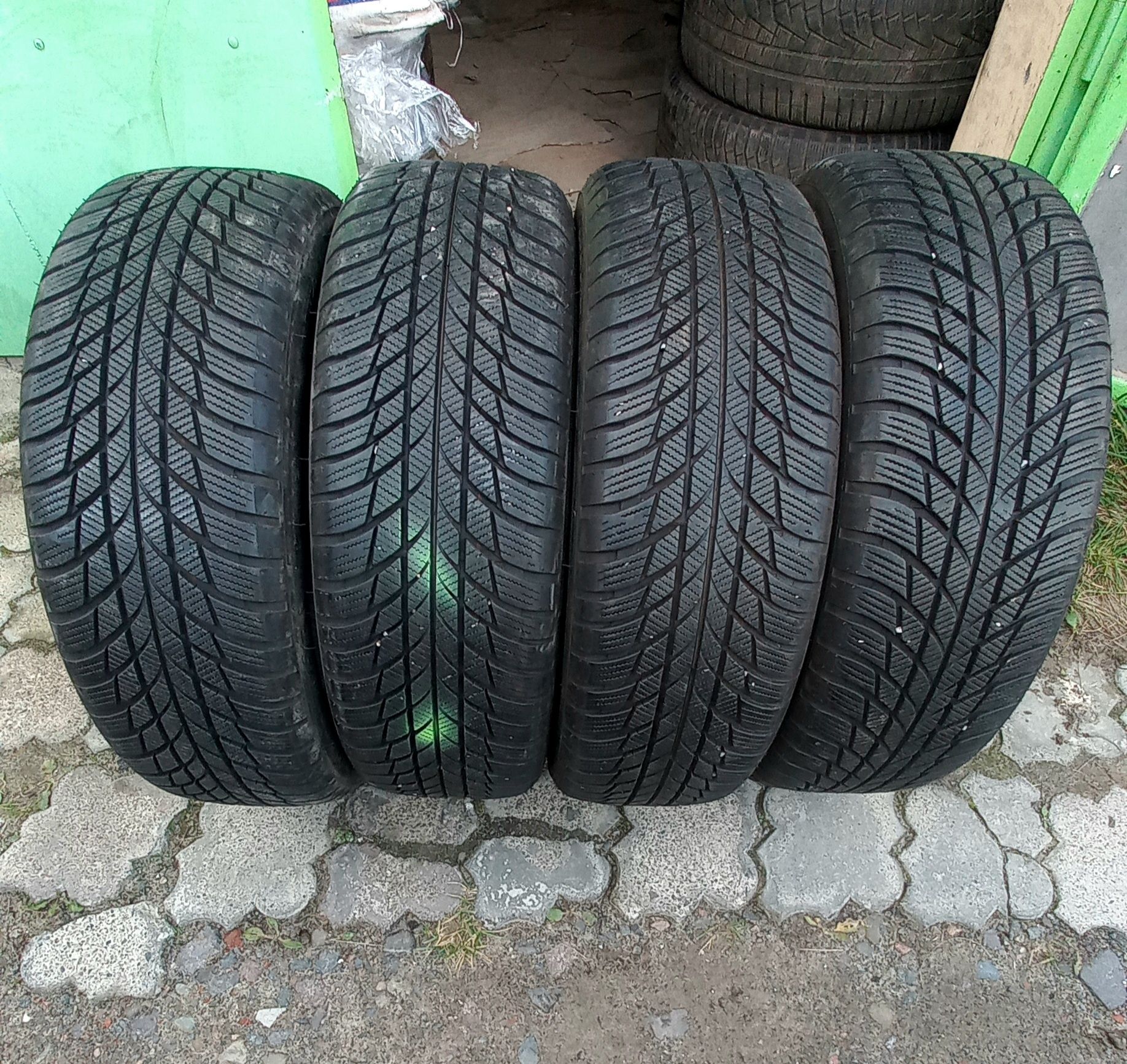 Шини всесезонні m+s  4шт R17 Bridgestone Blizzak LM-001 205/60/17