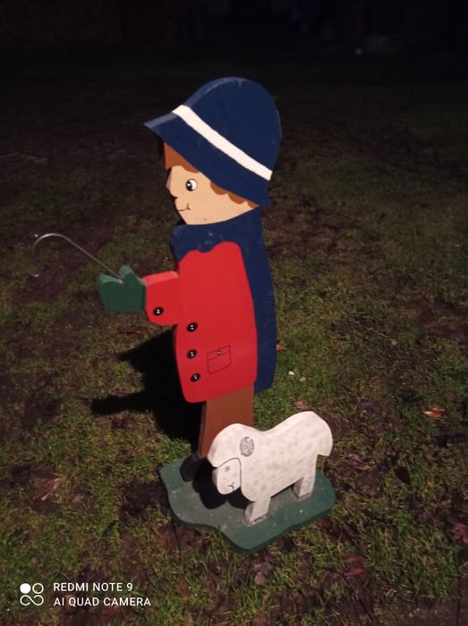 Drewniany stojak swiateczny reklama ozdobna