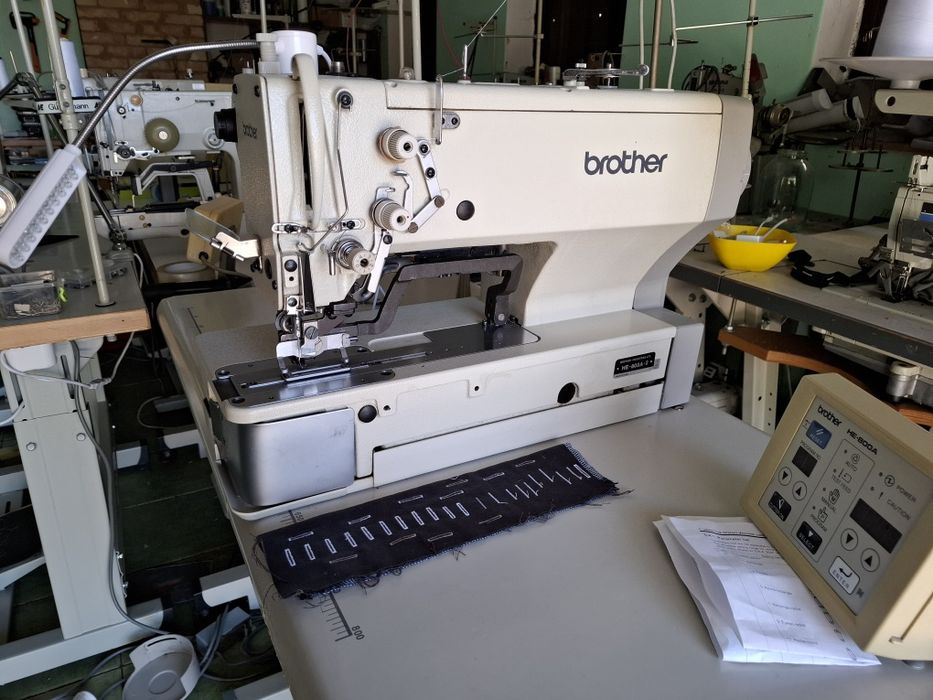 Швейна машина, розпошивальна Jack з серводвигуном. Оверлок Juki Siruba