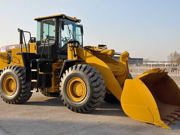 Фронтальний Навантажувач SEM 656D HL новий в Наявності