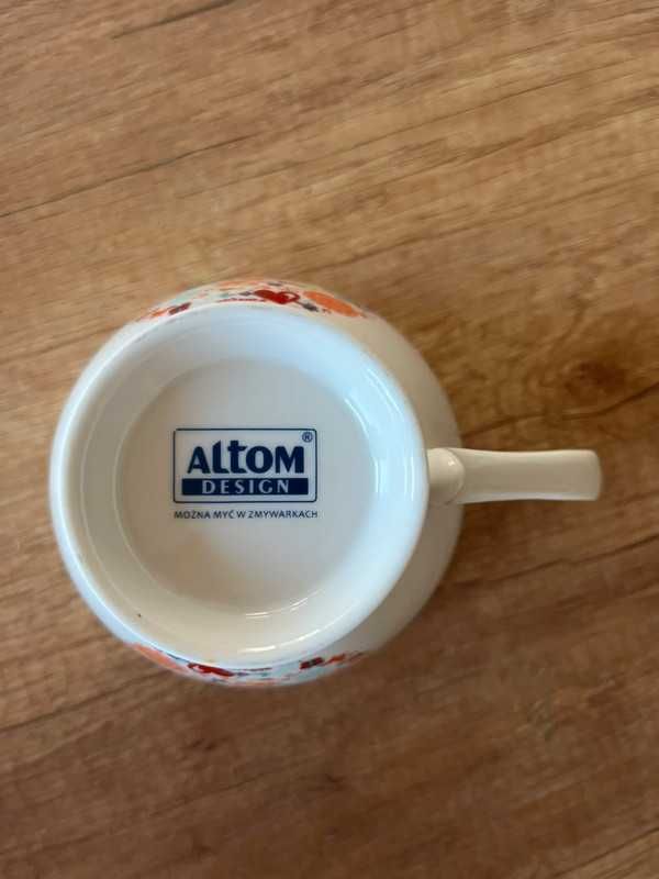 Kubek pojemność ok 350 ml