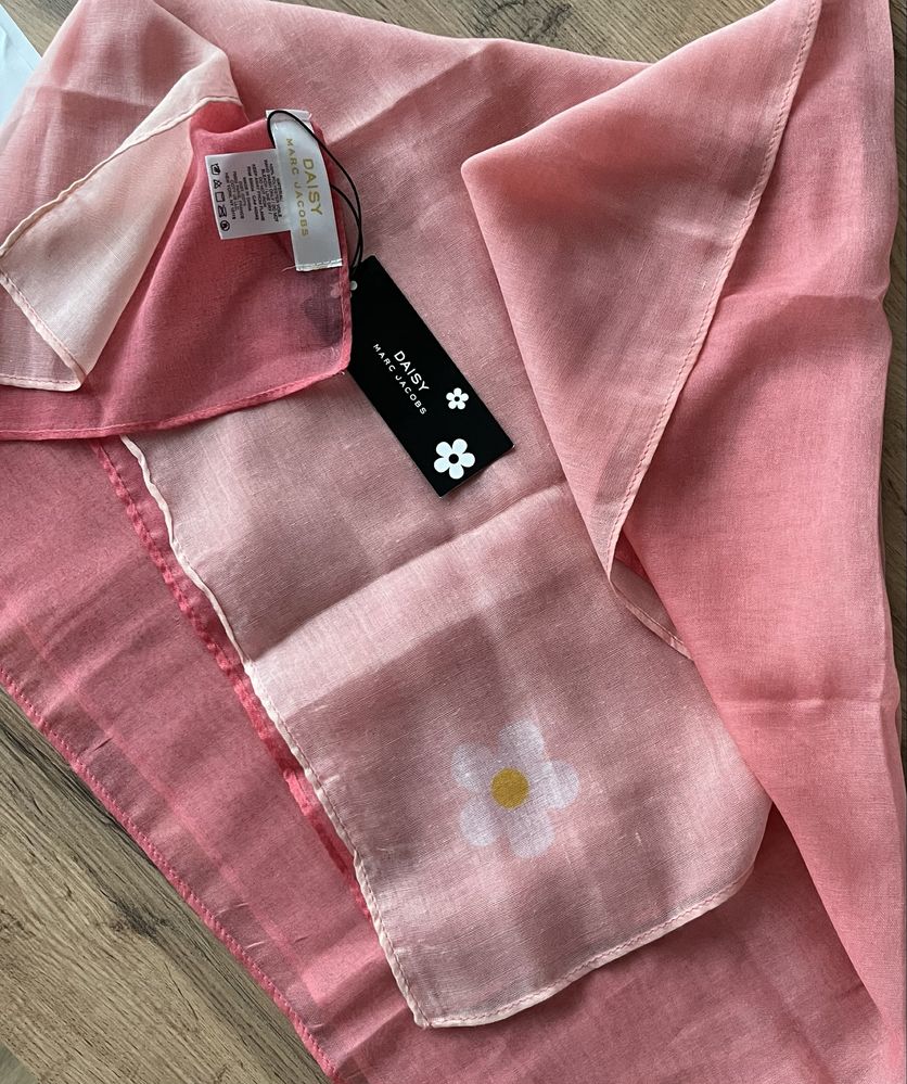 Chusta Daisy Marc Jacobs