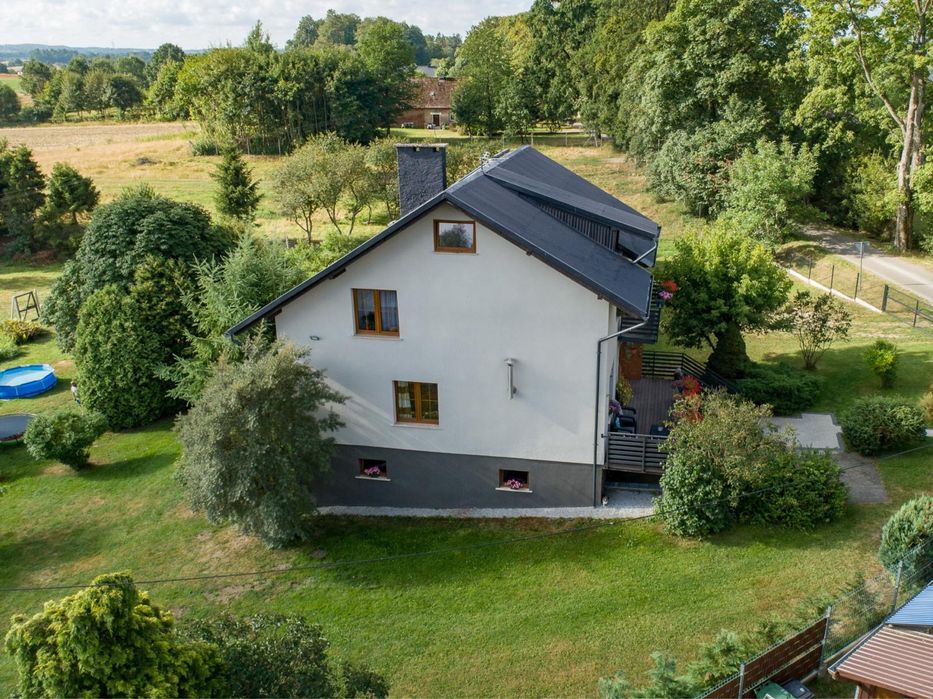 Dom na Kaszubach - warsztat, stajnia, staw w cenie / 0.99ha