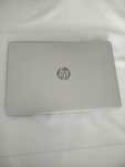 Srebrny laptop HP w bardzo dobrym stanie.