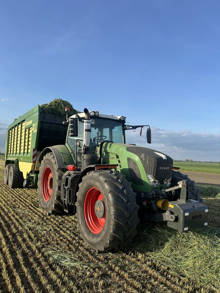 Zbiór traw , lucerny , zielonek , poplonów , żyta  KRONE ZX 430