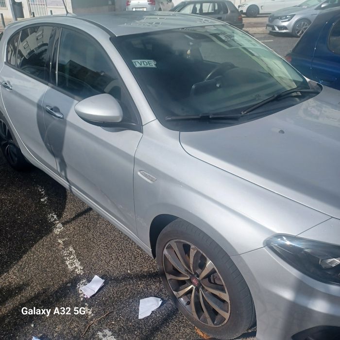 Tenho Automóveis de Tvde para aluguer