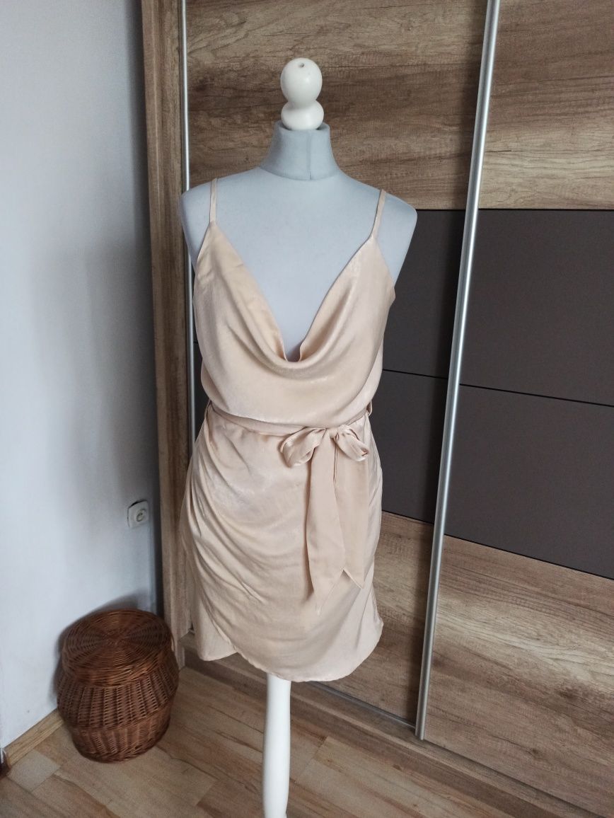 Elegancka beżowa sukienka mini r. 40