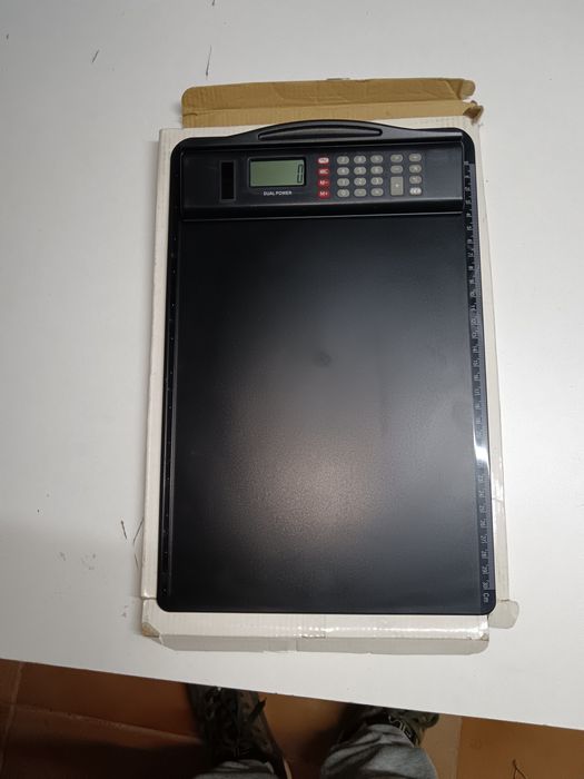 Tabuleiro com calculadora