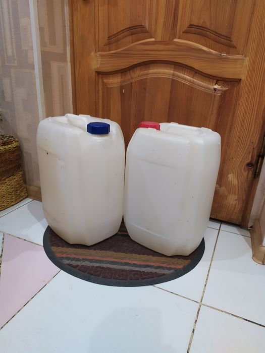 Большая канистра.