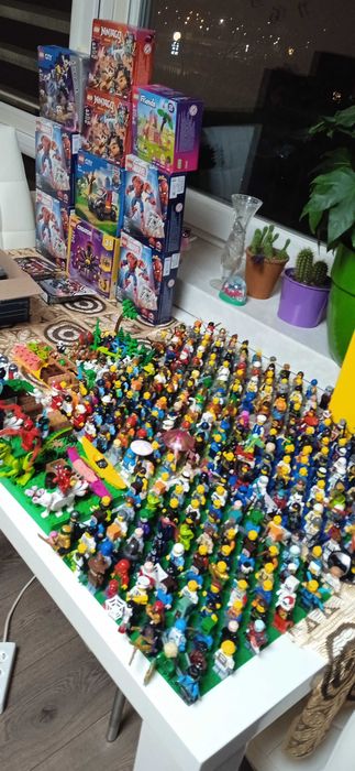 Minifigurki LEGO 351sztuk, zwierzęta, części, ekwipunek i nowe zestawy