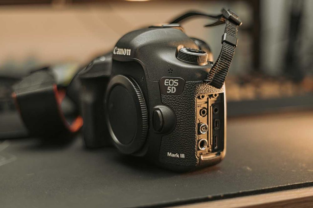 Canon EOS 5D Mark III – Corpo (usada, funcionamento impecável)