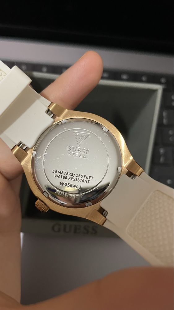Наручний годинник Guess
