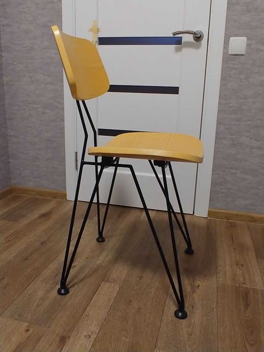 Продам ретрофутуричтический стул.