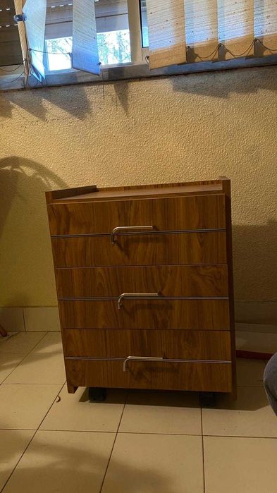 Móvel de Apoio de Escritorio