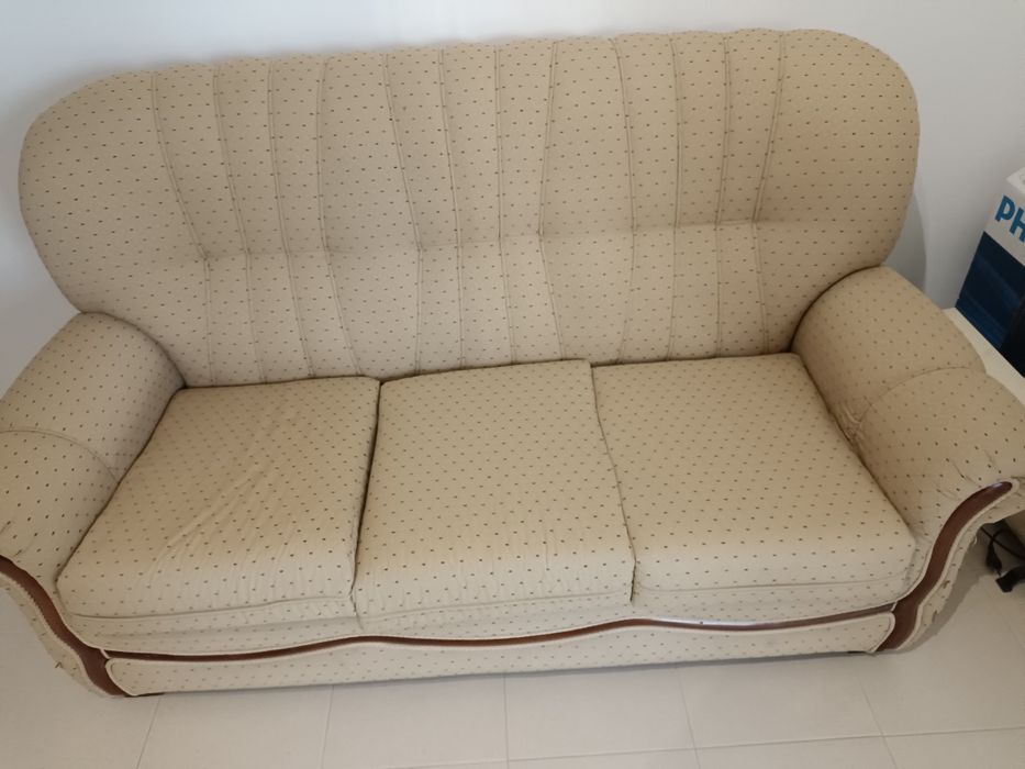Móvel de sala, mesa, cadeiras e sofa