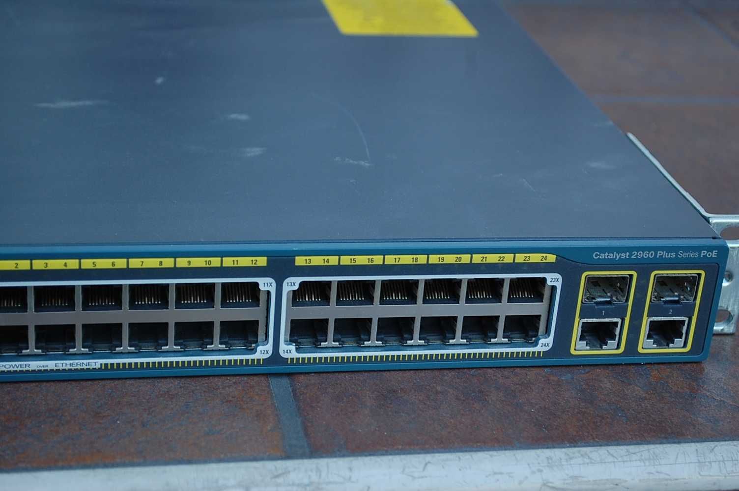 Switch CISCO WS-C2960+24PC-L