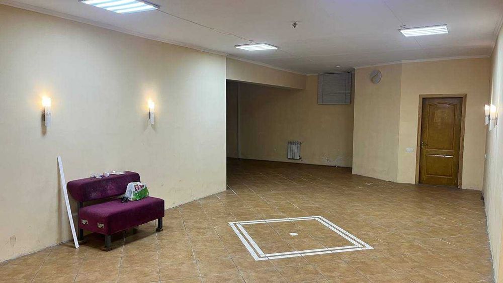 Приміщення на червоній лінії - ідеально для бізнесу !