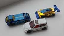 Машинки Hot Wheels.