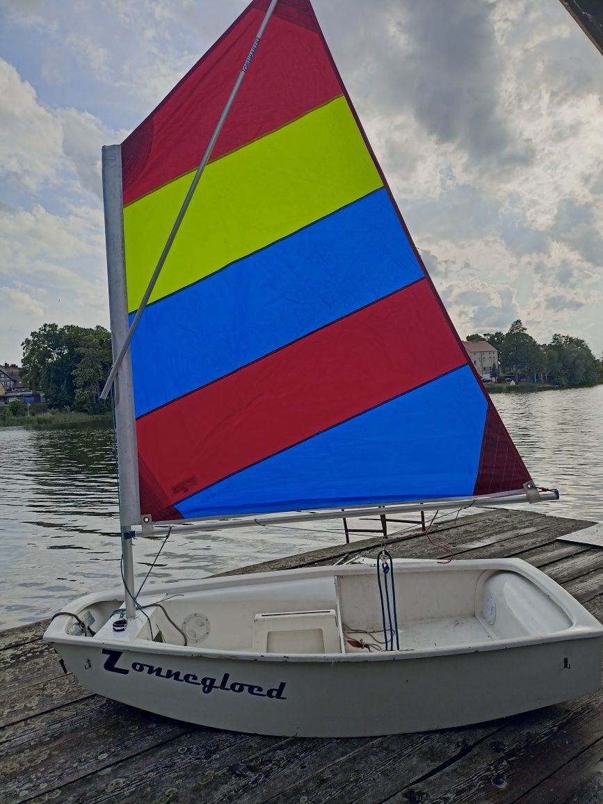 Sprzedam łódkę żaglówkę Optimist