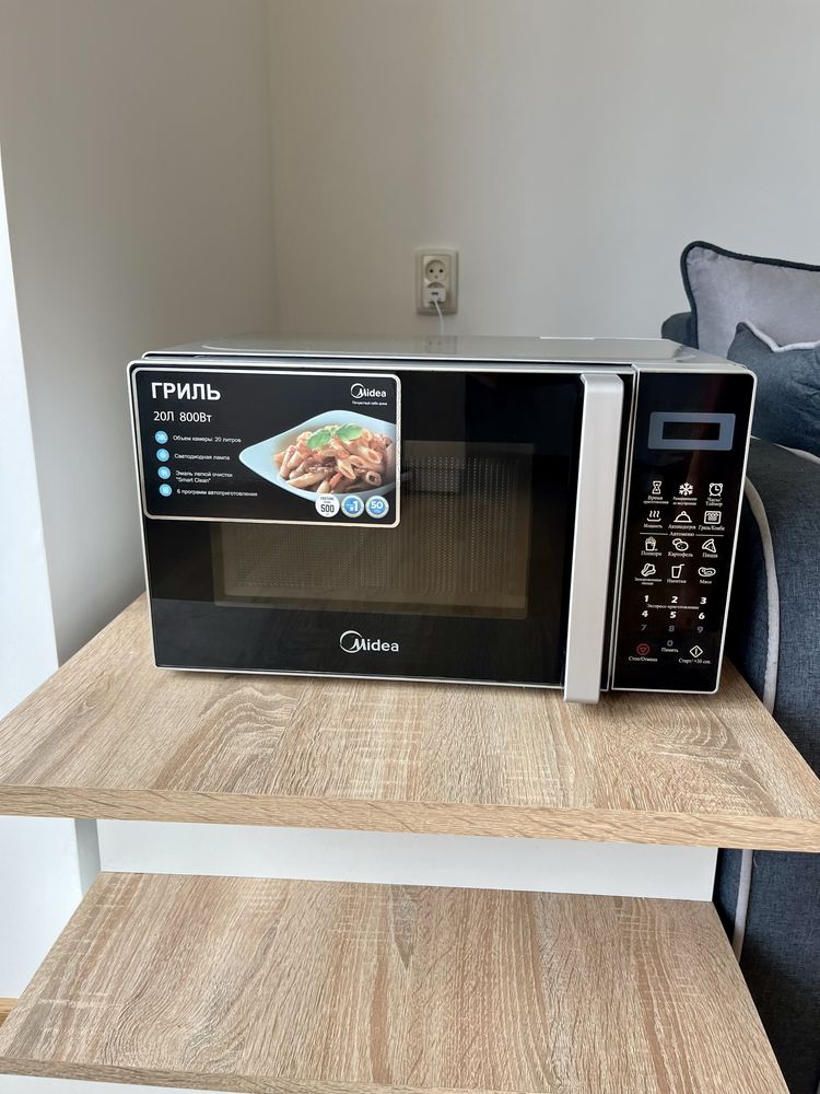 Мікрохвильова піч гриль Midea EG820CXX