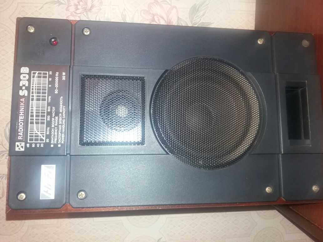 Продам магнитофон Юпитер с колонками