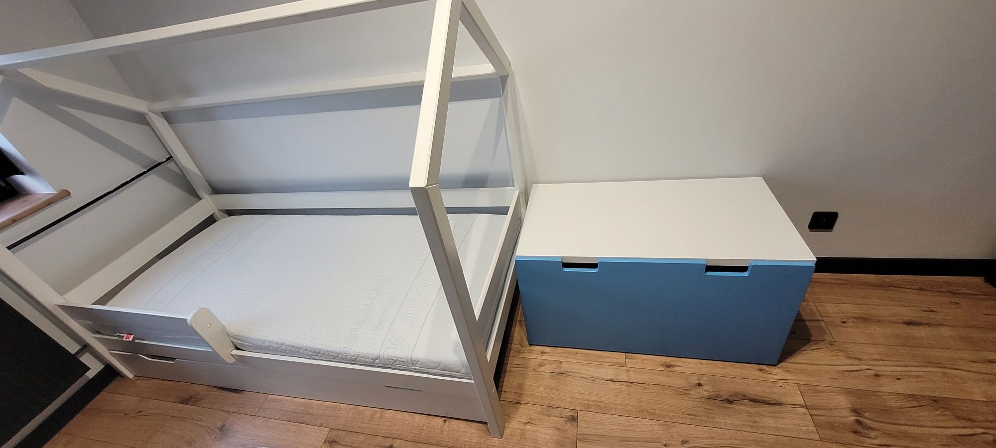 Meble dziecięce IKEA stuva białe niebieskie łóżko biurko mebelki