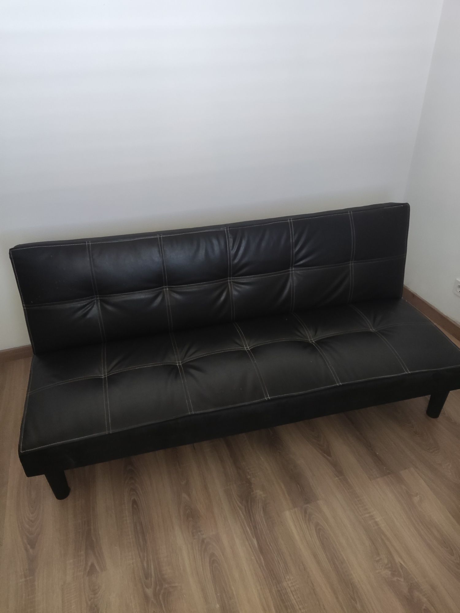 Sofá cama em napa