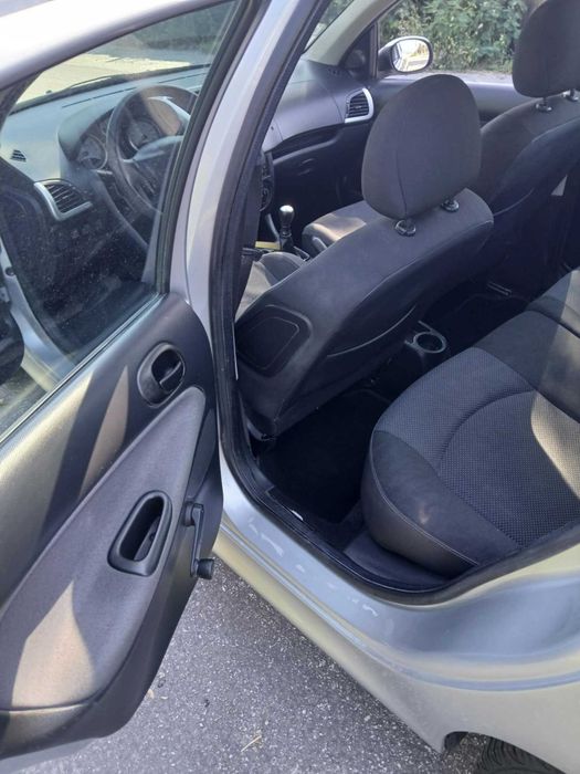 Peugeot 206 plus 1.1 - 83000 Km