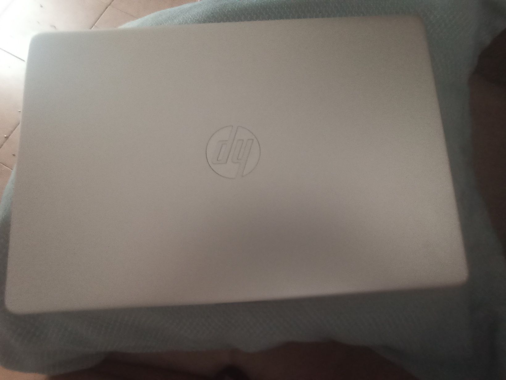 hp laptop prodid 15s-eq2038np***usado muito pouco garantia de 3 anos