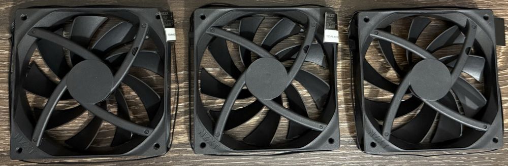 NZXT F120Q 3 pin x3