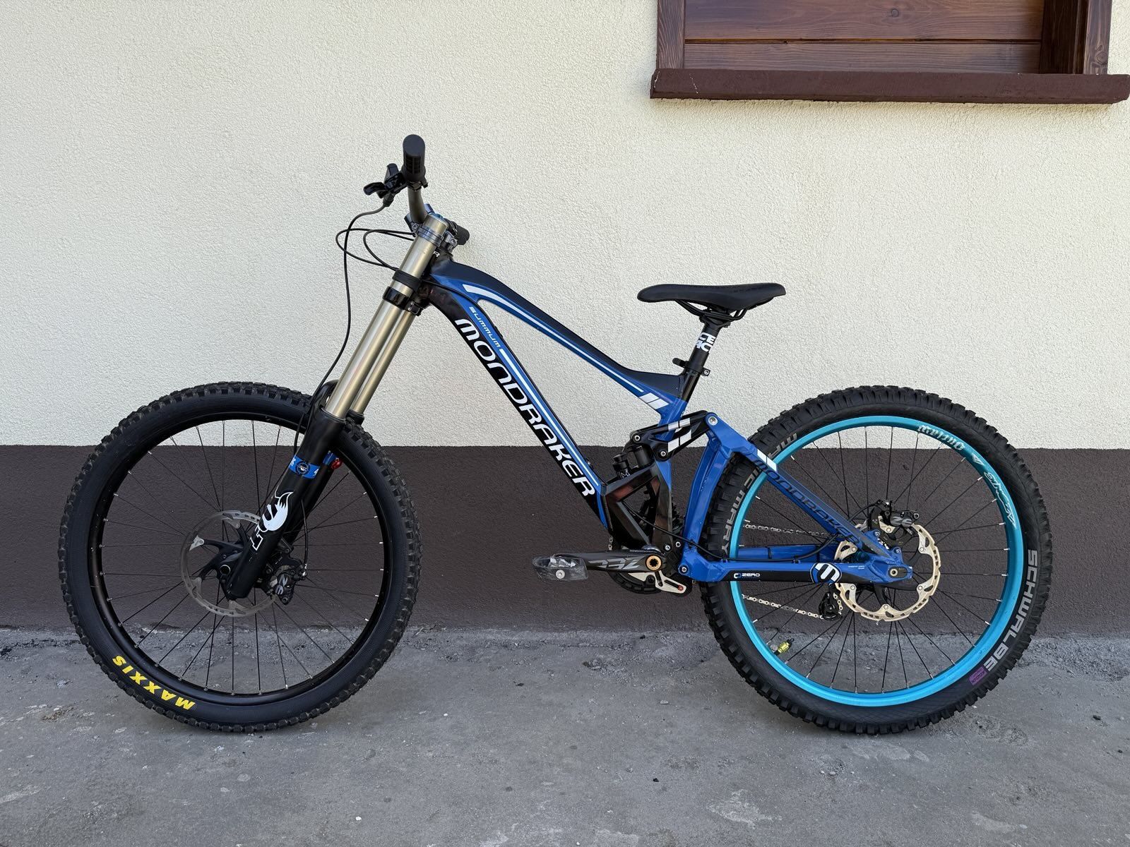 Mondraker Summum downhill