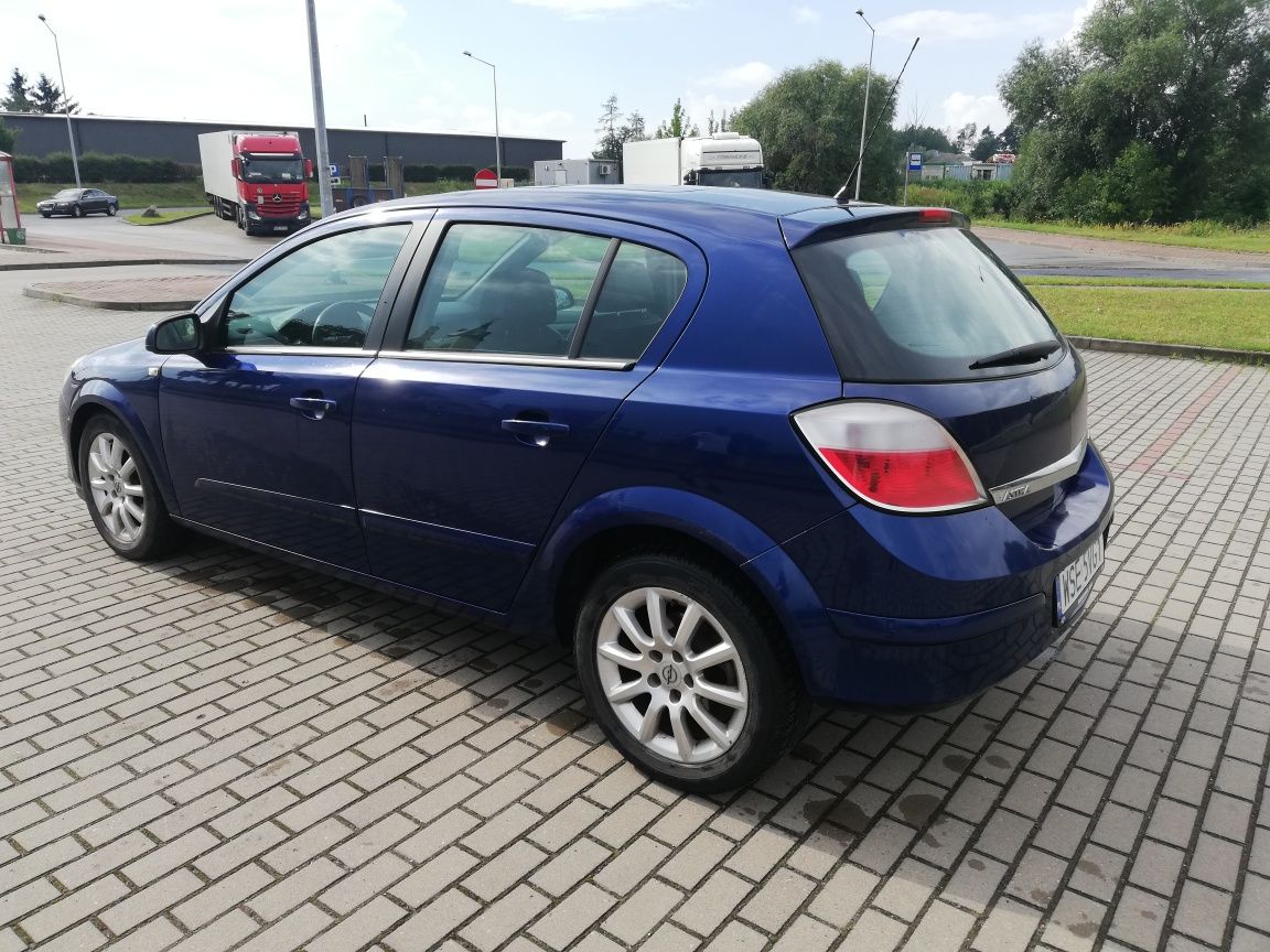 Opel Astra H panoramiczny dach.