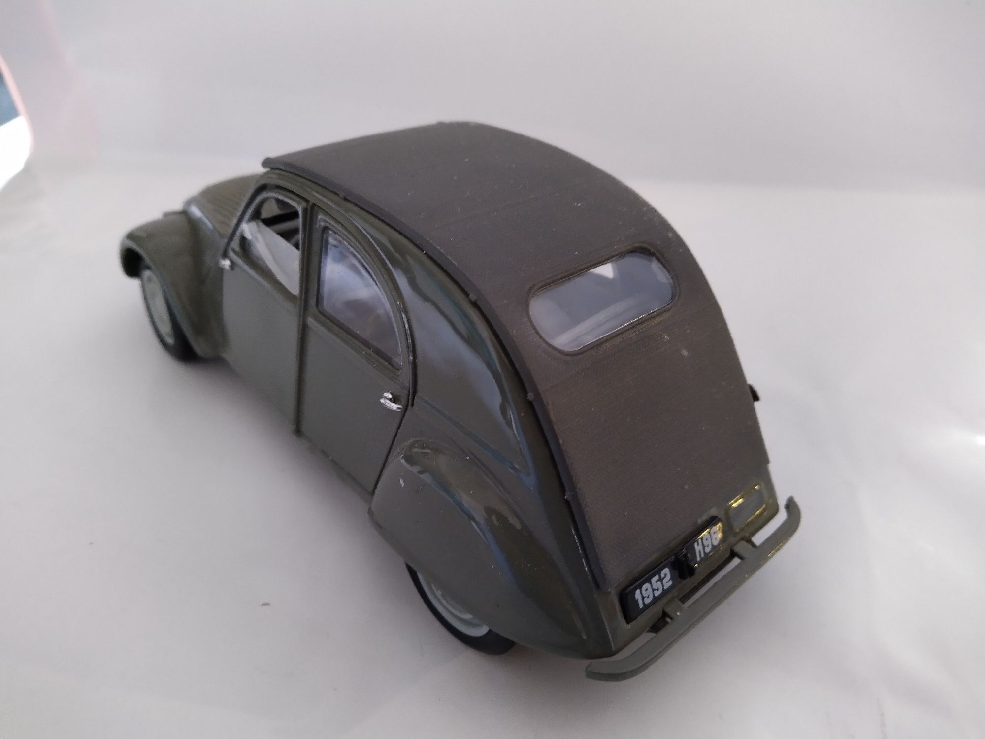 Citroen 2CV Maisto Skala 1:18