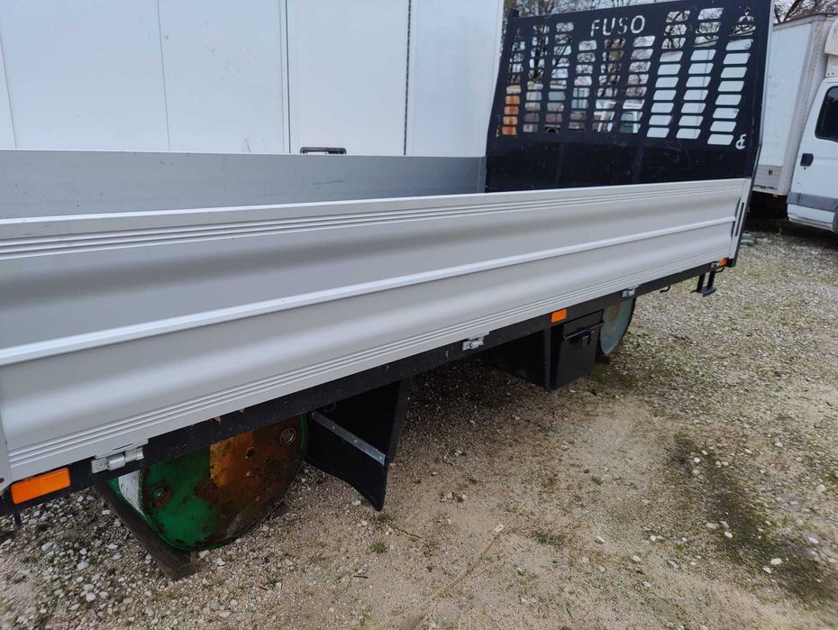 Carroçaria com Taipais Alumínio