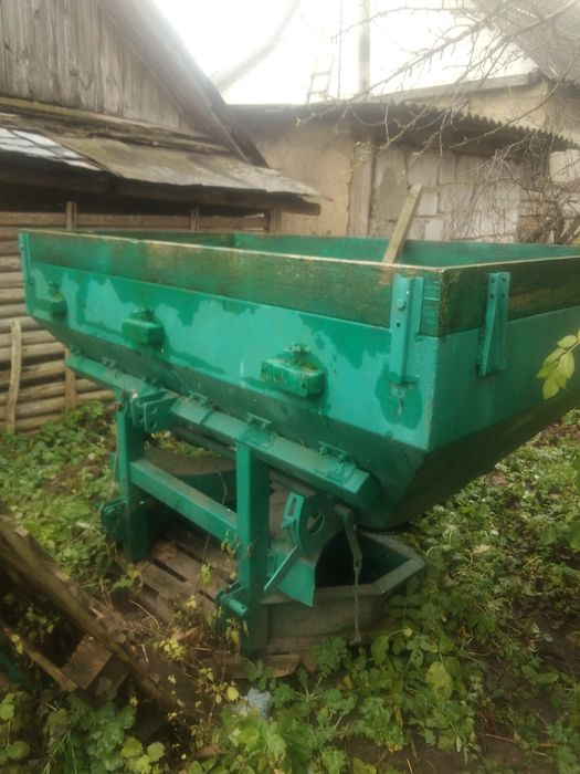 Розкидав міндобрива МВД 1000