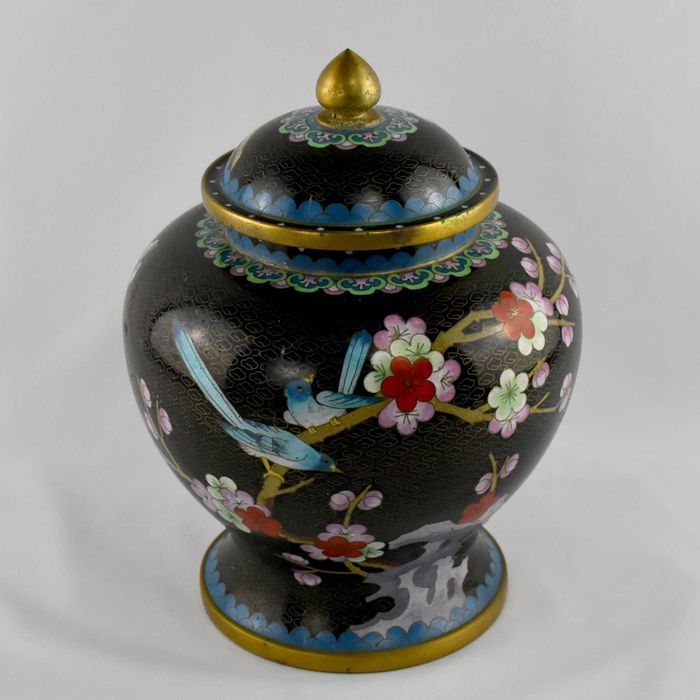 Pote com tampa em Cloisonné, decorado com flores de Amendoeira