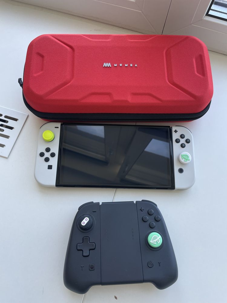 Nintendo switch OLED + case + joystick