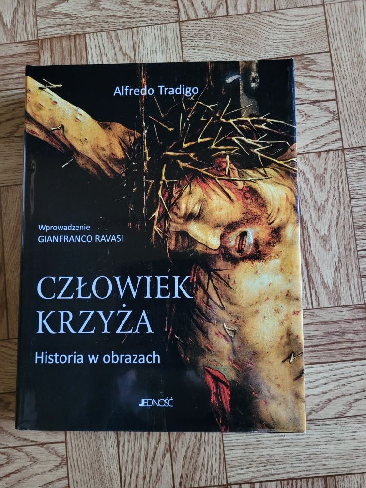 Człowiek krzyża, Tradigo