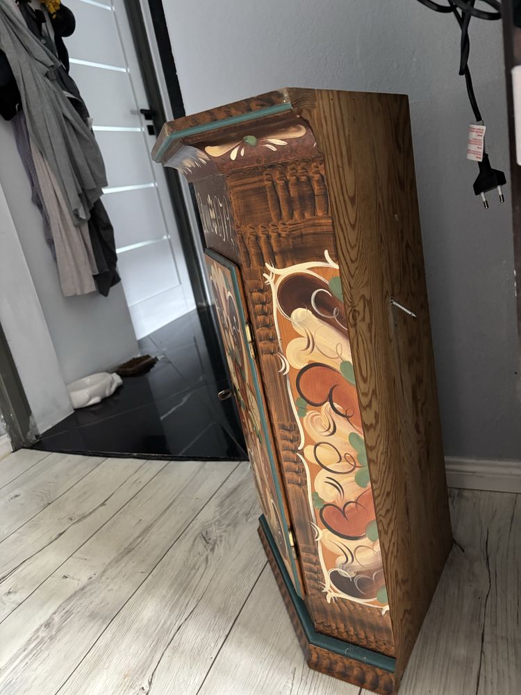 Szafka narożna do zawieszenia wysokość 70 cm.