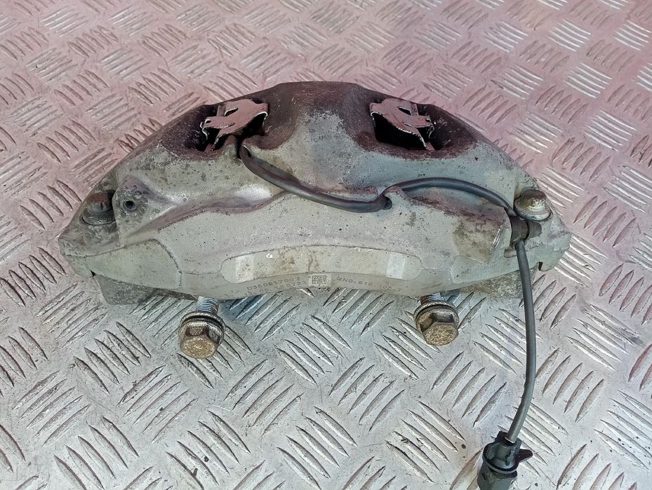 Супорт передній лівий Touareg CR передний левий Туарег СР туарег