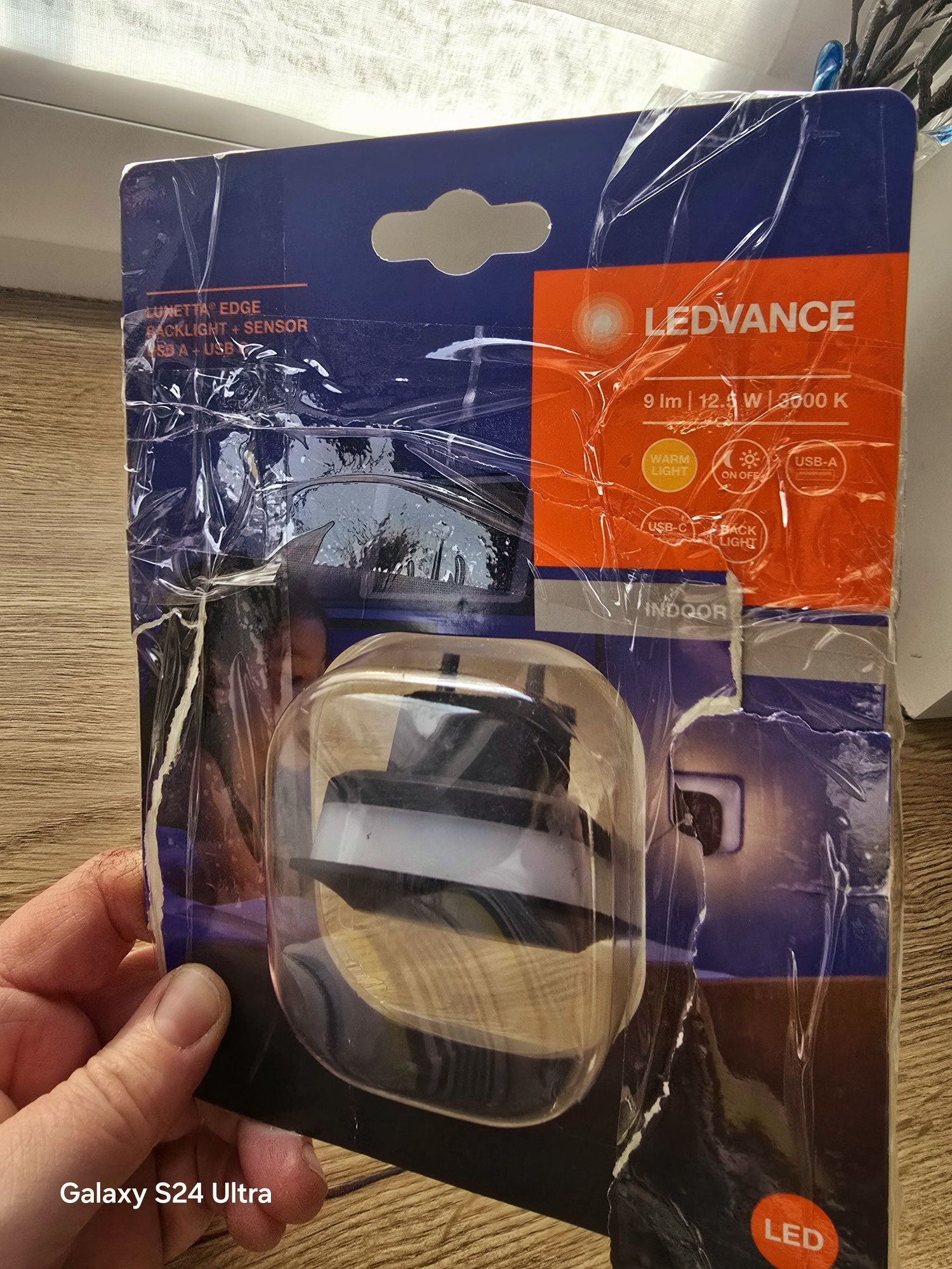 Lampka nocna z czujnikiem Led Nowa.