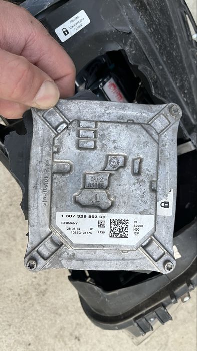 Lampa prawa przednia przód Clio IV 4 Xenon Initiale uszkodzona