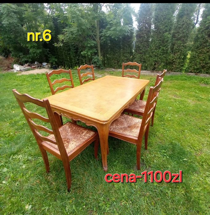 Stół z krzesłami