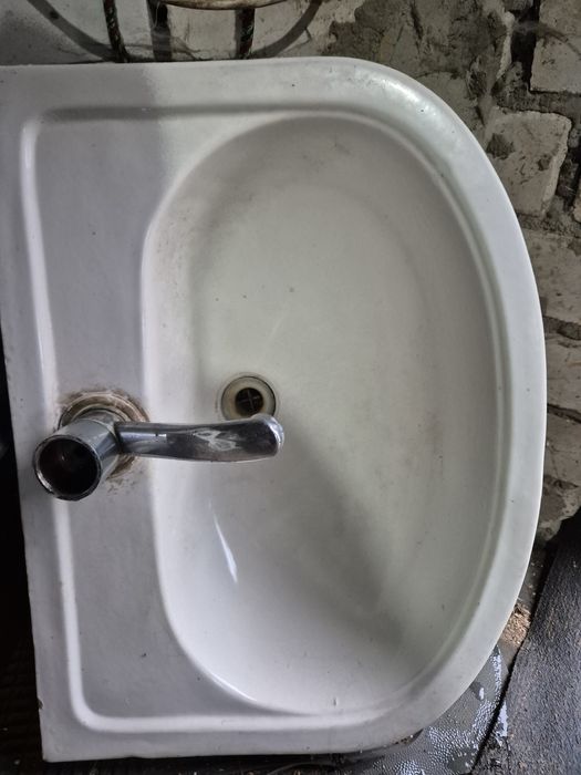 Умивальники старі 2 шт
