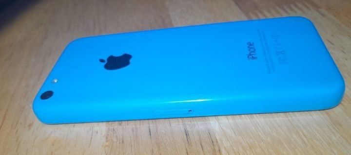 iPhone 5c в очень хорошем состоянии АКБ 100%