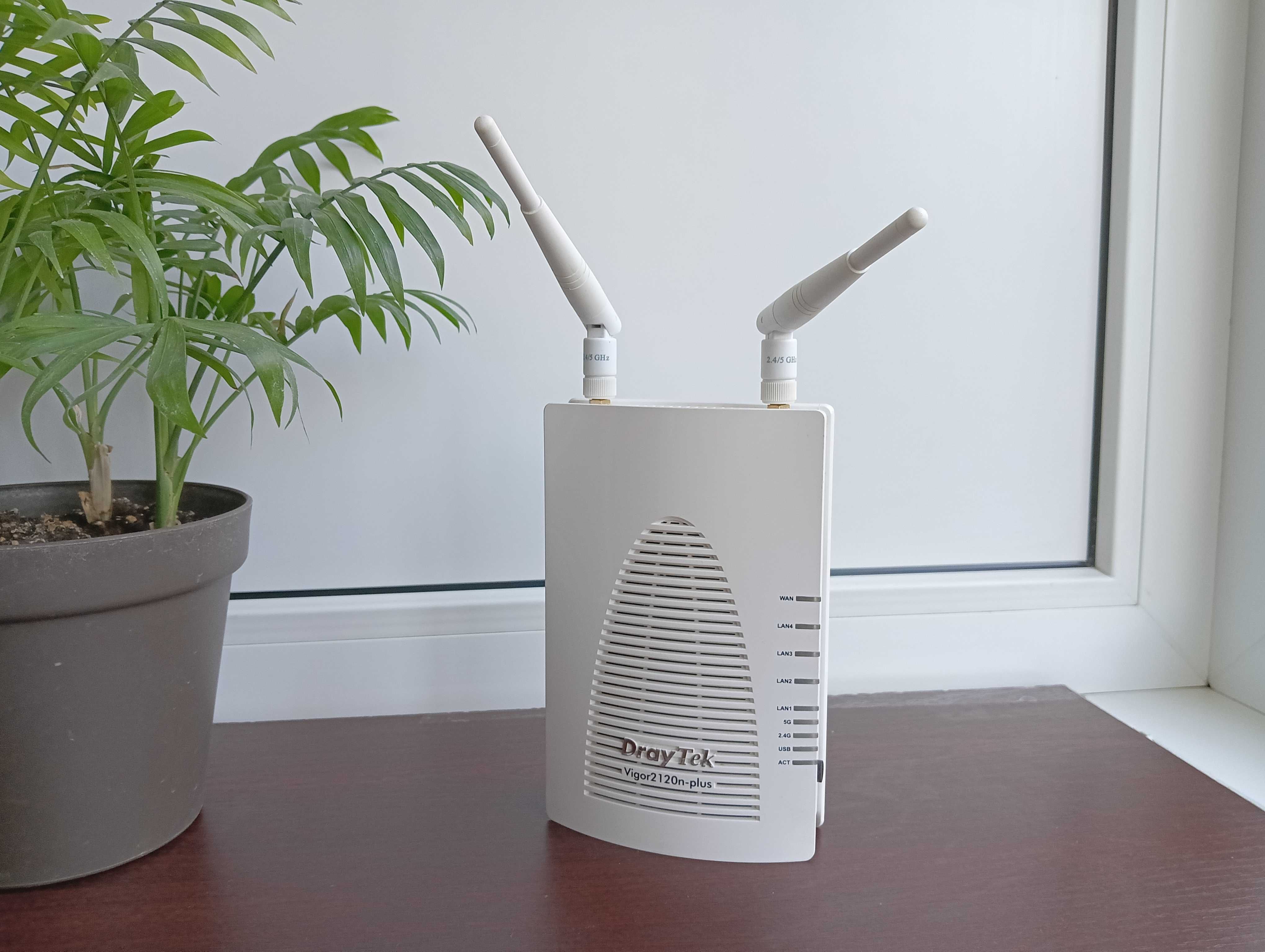 Корпоративний маршрутизатор (роутер) DrayTek Vigor 2120n-plus