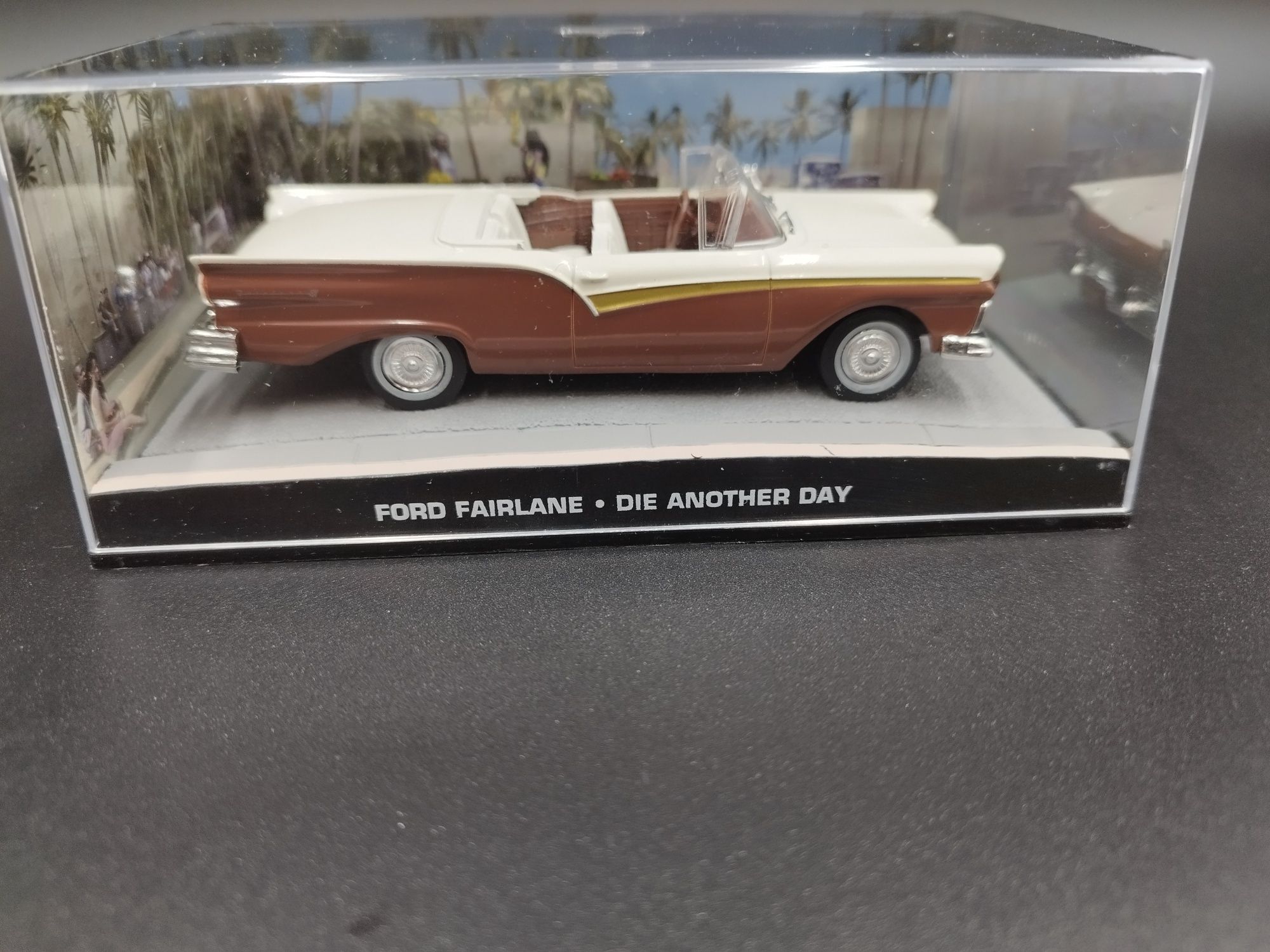 1:43 Ford Fairlane James Bond 007 Die Another Day model