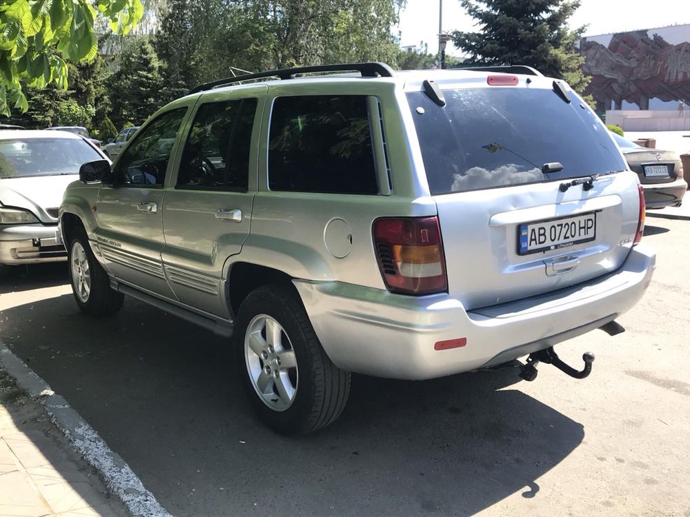 Авттмобіль Jeep гранд черокі
